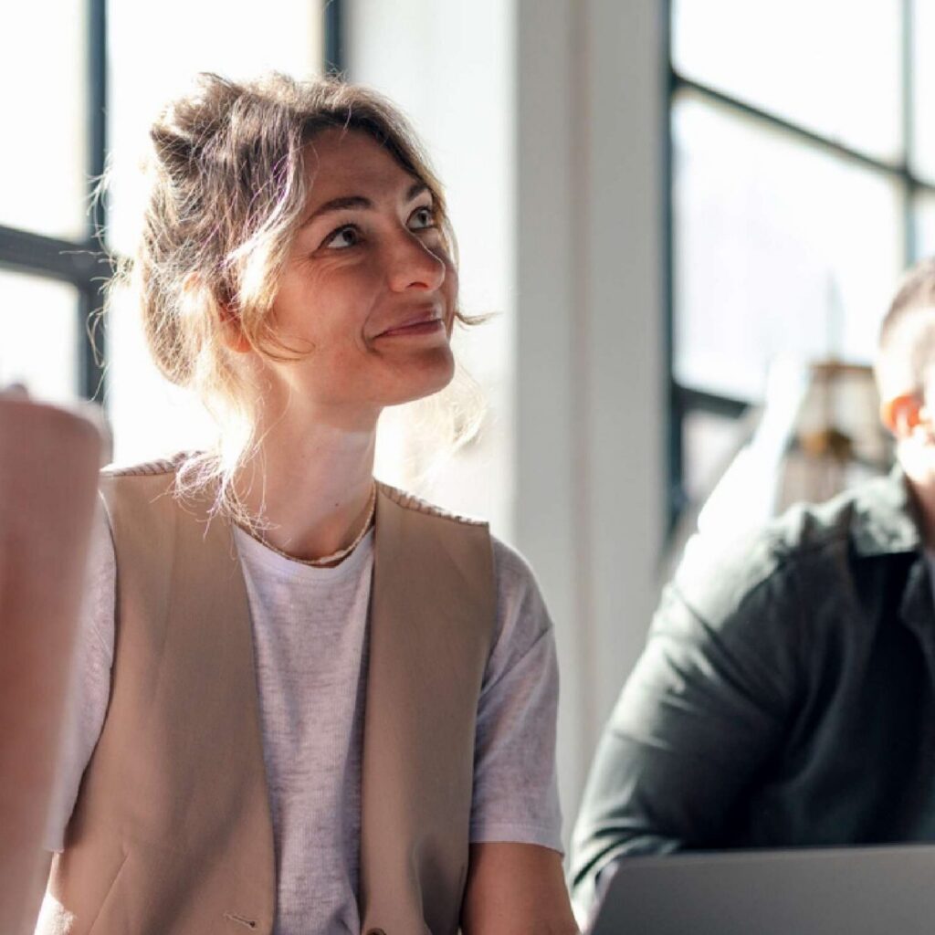 Aligned stakeholder communication during an executive search